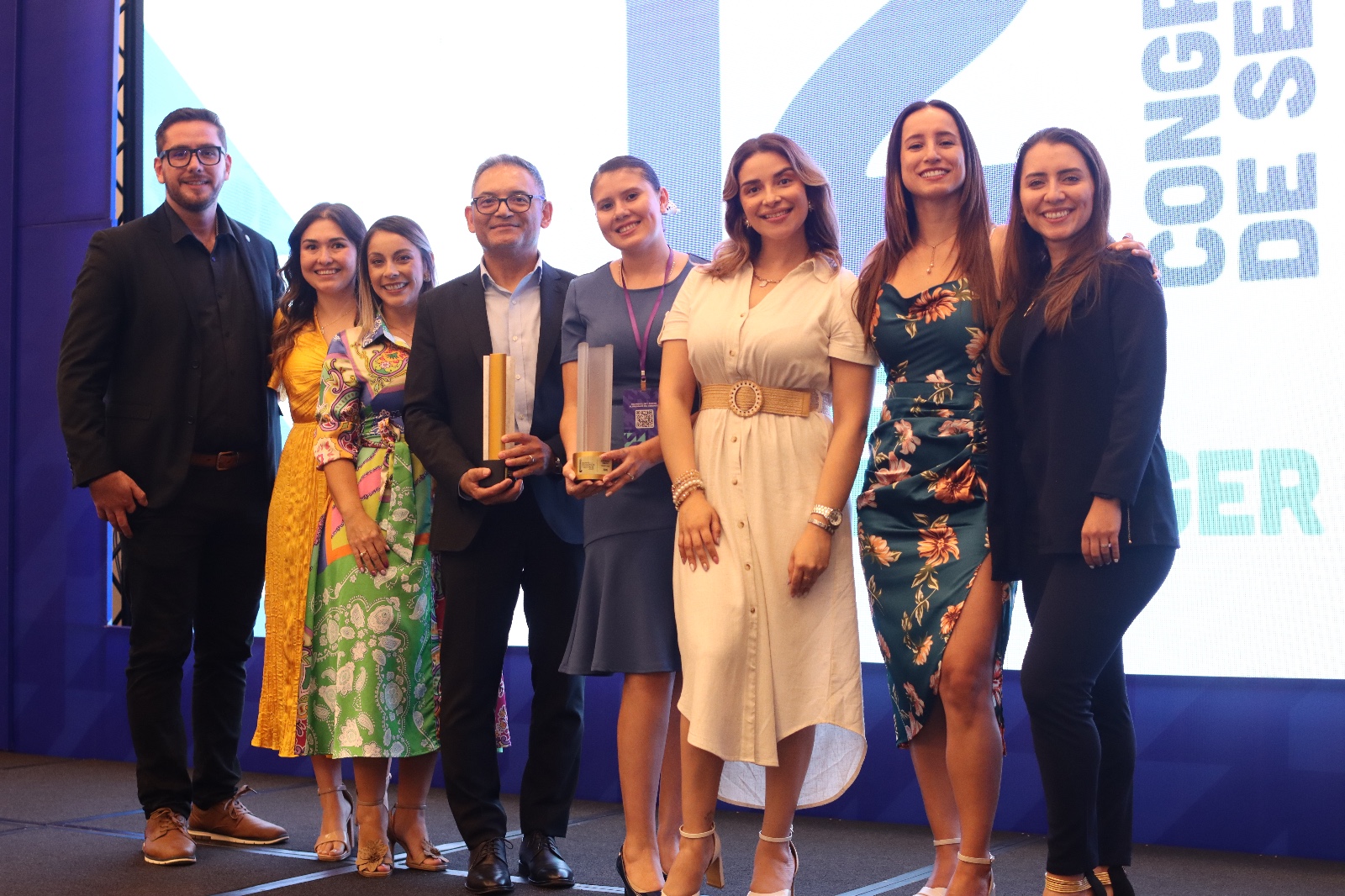 BMI Seguros Costa Rica recibe reconocimiento por liderazgo en seguros personales, doble premio a la excelencia